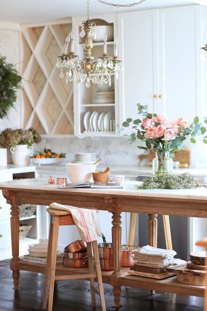 Cottage Charm: Country Kitchen with Island