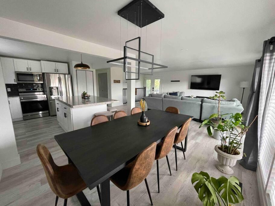 Modern Villa with Mountain Views