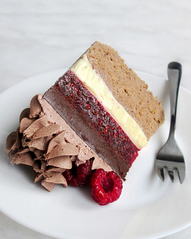 Hazelnut Cake with Raspberry Filling