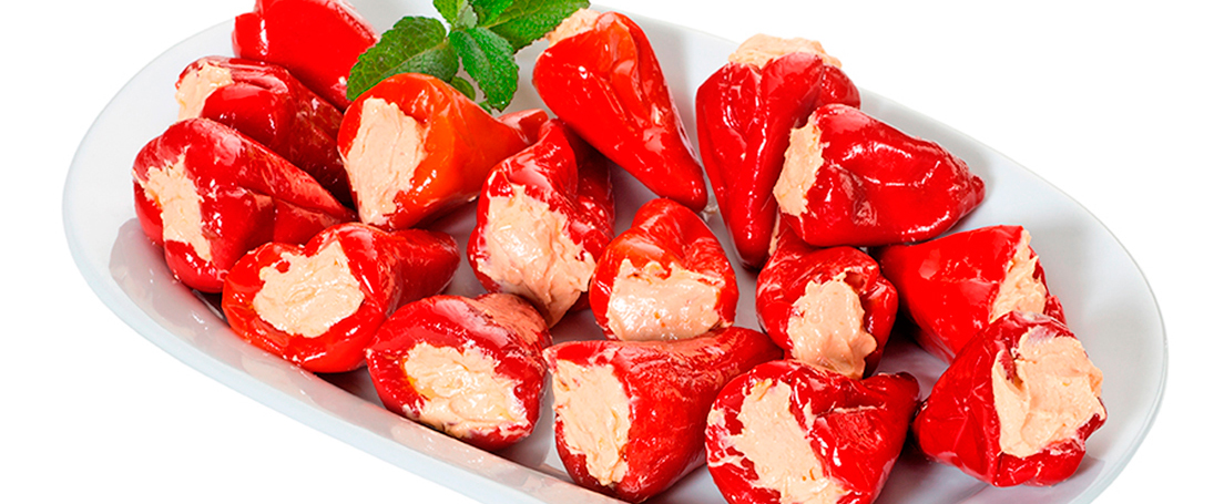 Pimientos del piquillo rellenos de queso de cabra y verduras