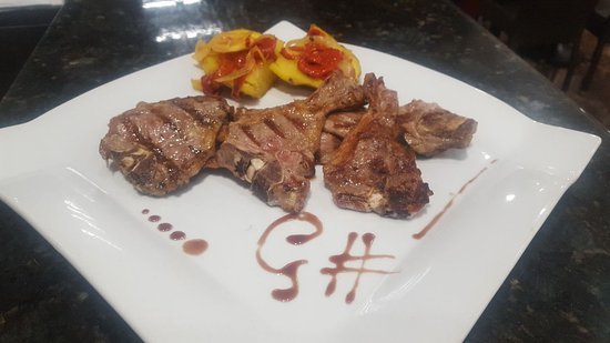 Chuletas de cordero a la brasa con salsa de mostaza y miel