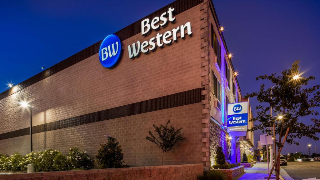 Airport Plaza Hotel