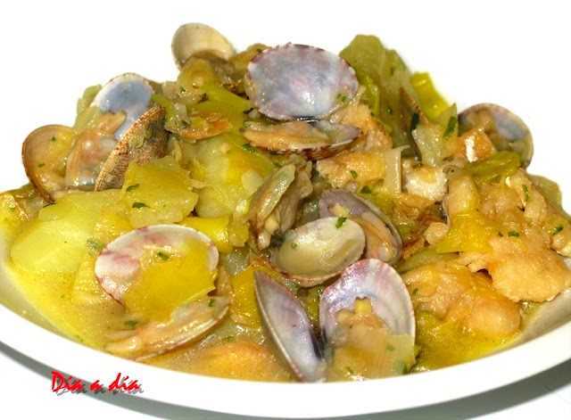 Porrusalda con almejas