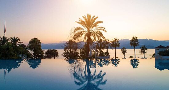 6. Akra Hotel