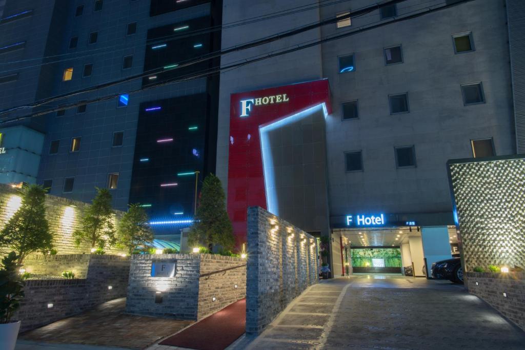 Hotel F